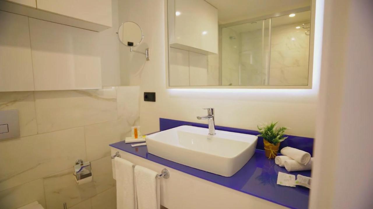 Aparthotel For Batumi Orbi City Esterno foto